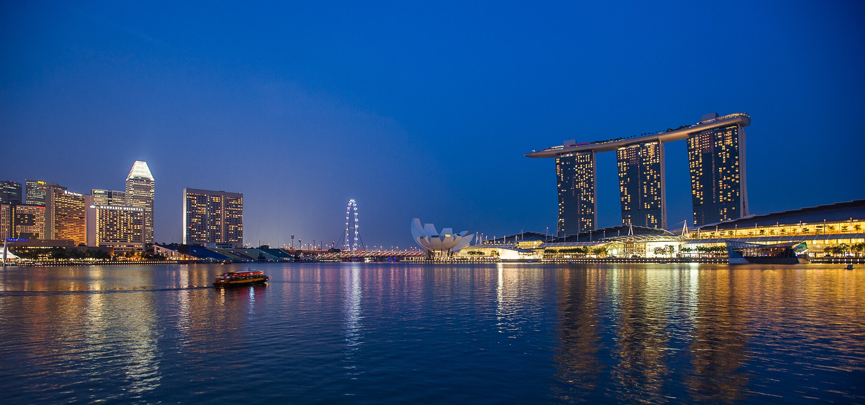 Panoramic view of the Marina Bay Waterfront, facing Marina Bay Sands